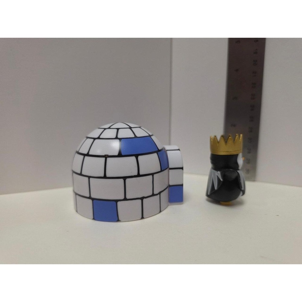 Ultra Rare GOLD Pudgy Penguins Collectible Igloo Series 2 - Picture 5 of 7